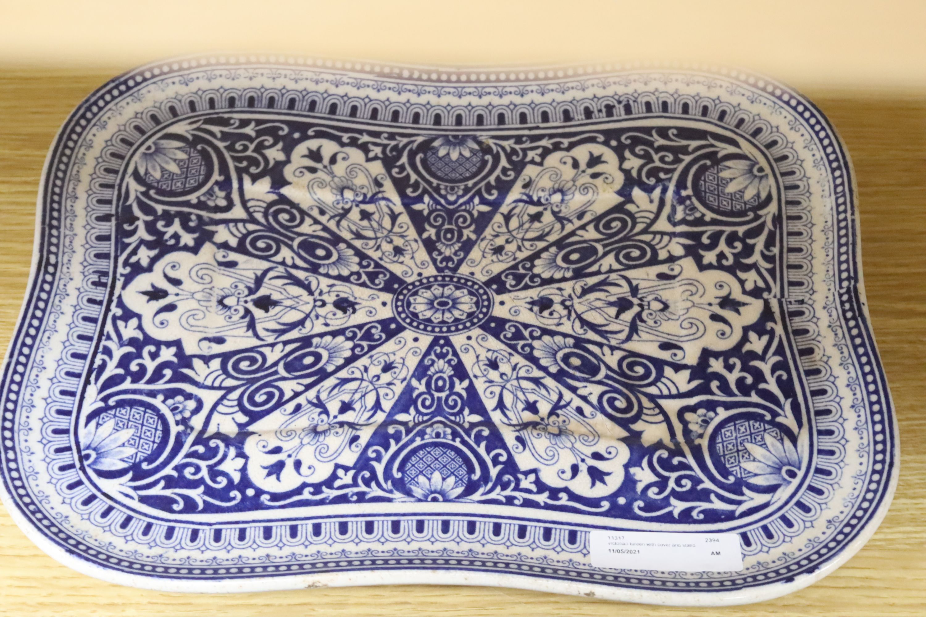 A blue and white meat dish decorated with a Chinese landscape pattern, and a Victorian blue and white tureen, cover and stand, height 17cm